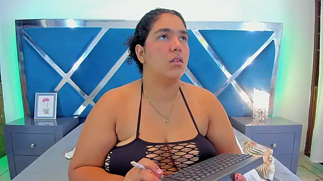 Tiffanymiller00 online show from October 27, 2025, 12:42 pm