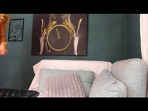 Snapshot of kriztaljessika chatting on November 18, 2025, 4:17 am kriztaljessika online show from November 18, 2025, 4:17 am