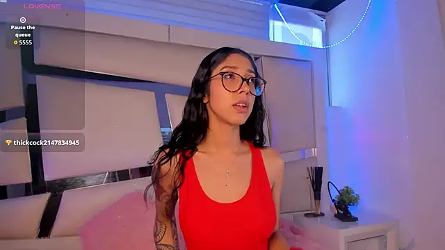 Mis  lola online show from November 26, 2025, 8:21 pm