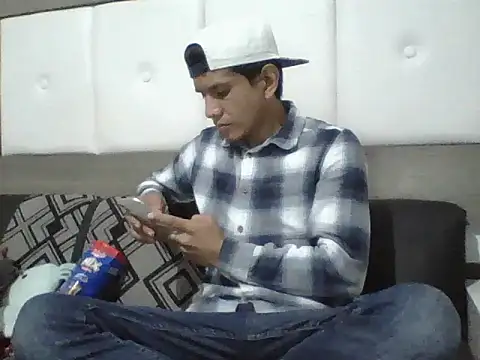 oiram27 online show from October 16, 2025, 5:52 am