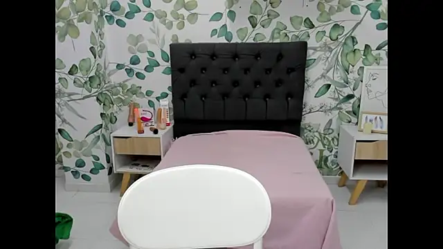 lauren rios7 online show from December 14, 2024, 12:55 am