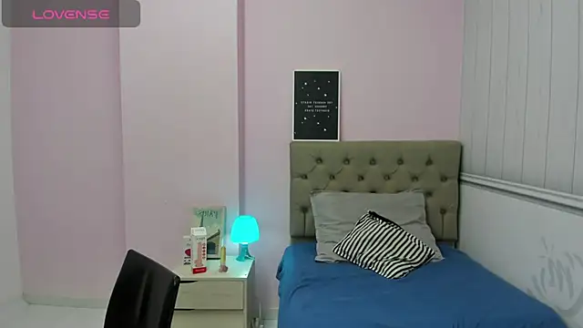 lauren rios7 online show from January 13, 2025, 9:52 pm