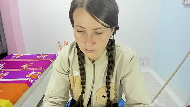 lauren rios7 online show from October 18, 2025, 2:40 pm