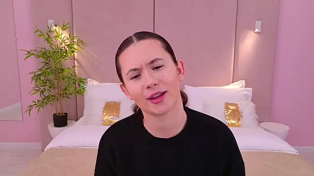 milaleoneli online show from February 26, 2025, 12:36 pm