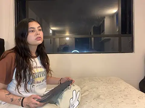 Snapshot of Scarlett_Jazmin chatting on January 16, 2025, 11:59 pm Scarlett Jazmin online show from January 16, 2025, 11:59 pm