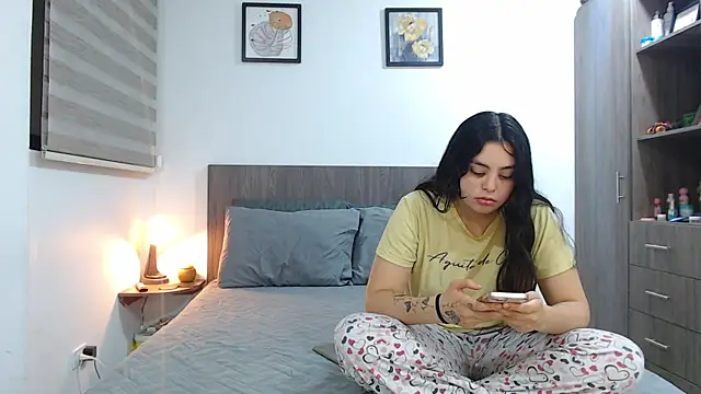 Scarlett Jazmin online show from April 14, 2026, 7:47 am