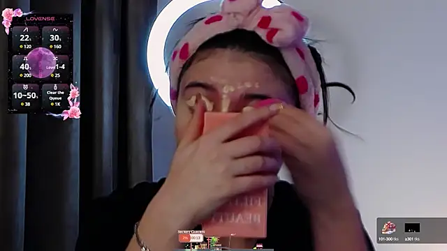 AveryWillow online show from March 3, 2025, 1:31 pm