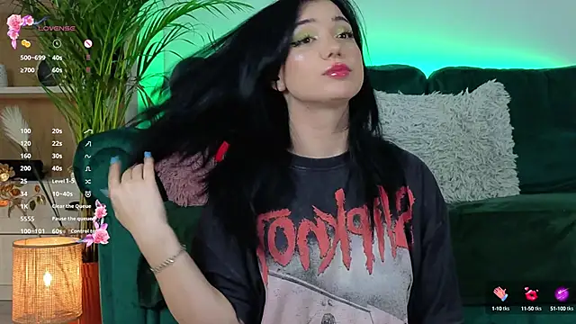 AveryWillow online show from September 22, 2025, 1:02 pm