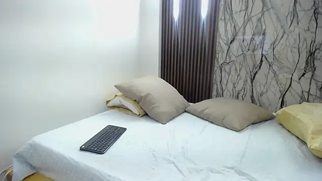 Snapshot of MartinaGuzmann chatting on February 15, 2025, 6:44 pm MartinaGuzmann online show from February 15, 2025, 6:44 pm