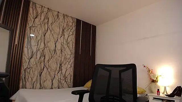 Snapshot of MartinaGuzmann chatting on March 7, 2025, 2:04 am MartinaGuzmann online show from March 7, 2025, 2:04 am