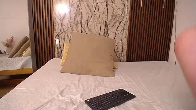 Snapshot of MartinaGuzmann chatting on March 9, 2025, 7:56 am MartinaGuzmann online show from March 9, 2025, 7:56 am