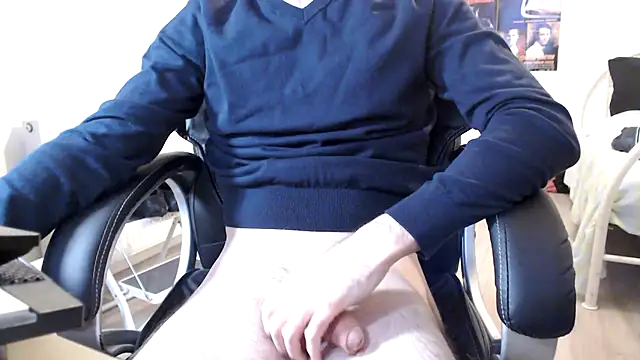 Snapshot of SteveStiffbone chatting on February 5, 2025, 5:42 pm SteveStiffbone online show from February 5, 2025, 5:42 pm