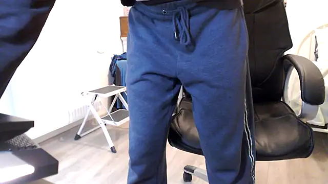 Snapshot of SteveStiffbone chatting on February 27, 2025, 8:20 pm SteveStiffbone online show from February 27, 2025, 8:20 pm