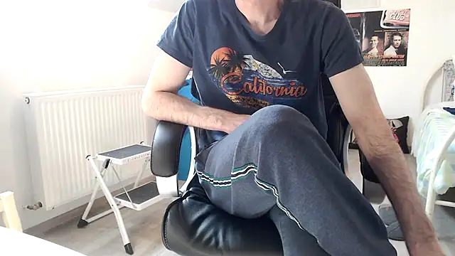 Snapshot of SteveStiffbone chatting on March 4, 2025, 12:44 pm SteveStiffbone online show from March 4, 2025, 12:44 pm