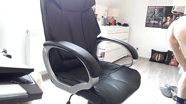 Snapshot of SteveStiffbone chatting on March 12, 2025, 11:20 am SteveStiffbone online show from March 12, 2025, 11:20 am