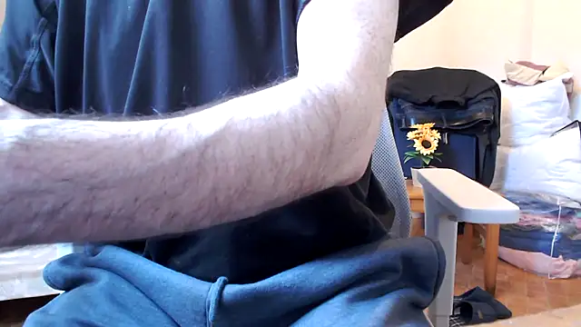 Snapshot of SteveStiffbone chatting on October 19, 2025, 3:01 pm SteveStiffbone online show from October 19, 2025, 3:01 pm