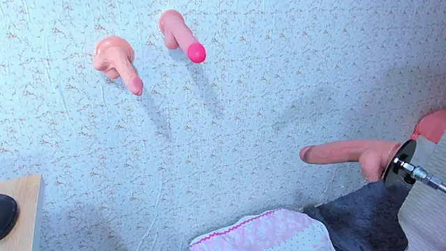 Elalove  online show from December 10, 2024, 3:41 am