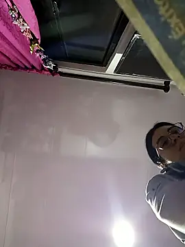 Hanna Kinsley online show from November 3, 2025, 2:35 am