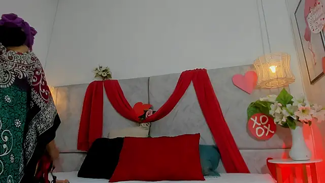 naomiii   online show from February 17, 2026, 11:50 am