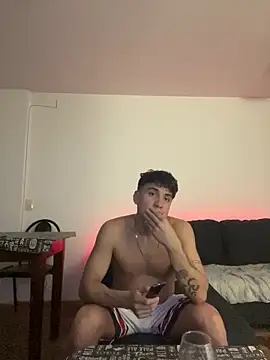 LCarreraa online show from February 10, 2026, 1:21 am