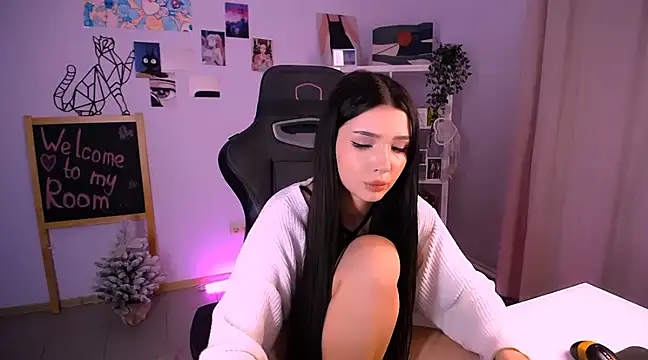 EmmaKeam online show from December 18, 2024, 1:23 pm