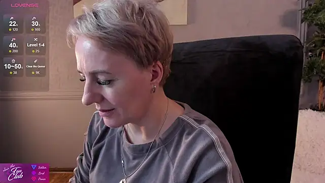 Nika Smit online show from December 14, 2024, 11:39 am