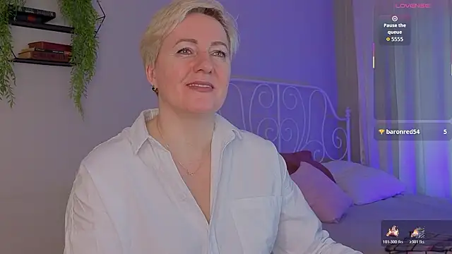 Nika Smit online show from March 7, 2026, 5:37 am