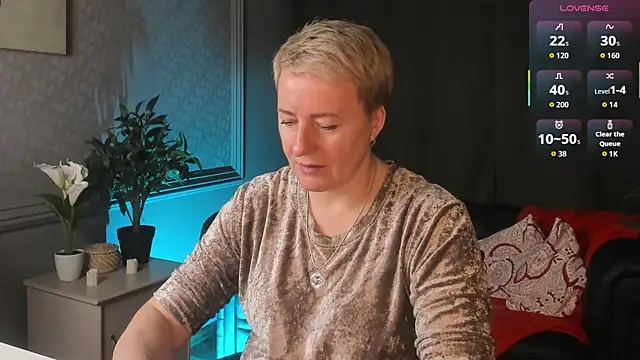 Nika Smit online show from April 4, 2026, 5:06 am