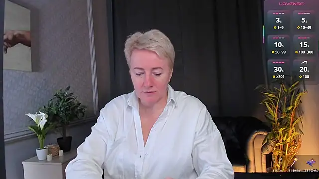 Nika Smit online show from April 19, 2026, 6:35 am