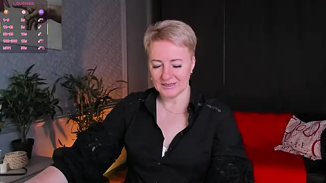 Snapshot of Nika_Smit chatting on June 13, 2026, 5:05 am Nika Smit online show from June 13, 2026, 5:05 am