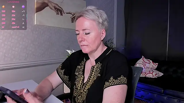 Snapshot of Nika_Smit chatting on June 26, 2026, 9:03 am Nika Smit online show from June 26, 2026, 9:03 am