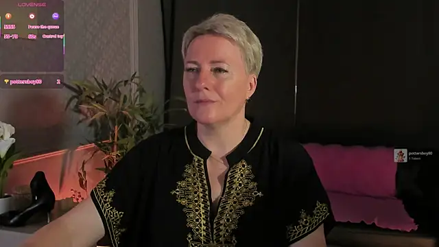 Snapshot of Nika_Smit chatting on June 28, 2026, 5:13 am Nika Smit online show from June 28, 2026, 5:13 am