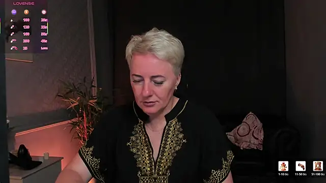 Snapshot of Nika_Smit chatting on July 4, 2026, 5:13 am Nika Smit online show from July 4, 2026, 5:13 am