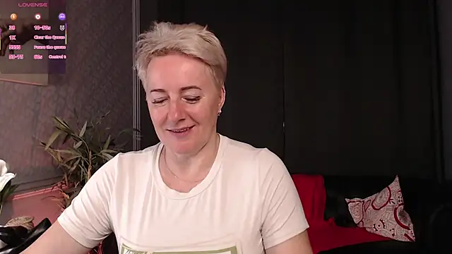 Snapshot of Nika_Smit chatting on July 10, 2026, 8:18 am Nika Smit online show from July 10, 2026, 8:18 am