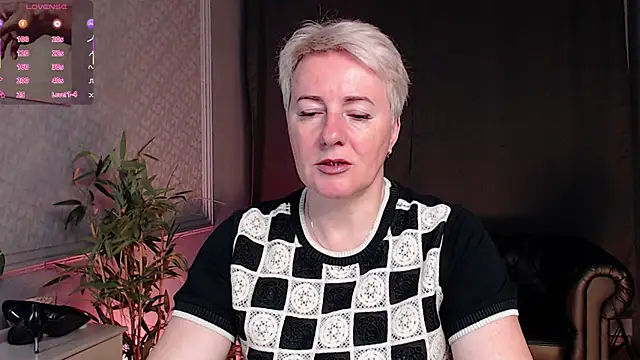 Snapshot of Nika_Smit chatting on July 17, 2026, 5:25 am Nika Smit online show from July 17, 2026, 5:25 am