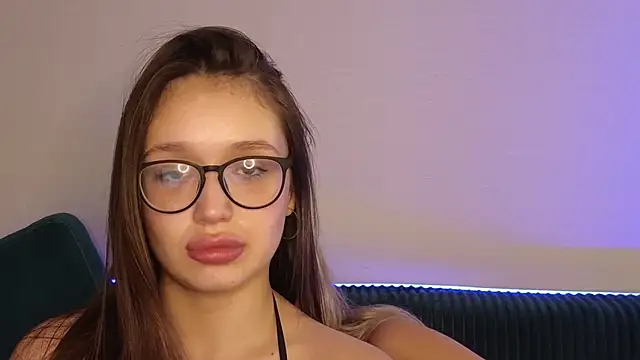 Snapshot of Megan_Kira chatting on February 20, 2025, 6:06 am Megan Kira online show from February 20, 2025, 6:06 am