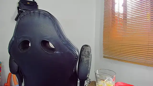 bigcrisblack online show from October 20, 2025, 3:23 pm