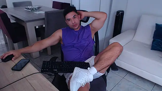 estebandelouis online show from February 19, 2025, 8:10 pm