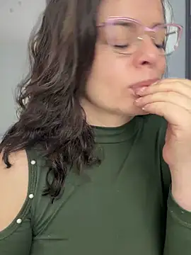 NATHALIA-28  online show from March 15, 2026, 1:06 pm