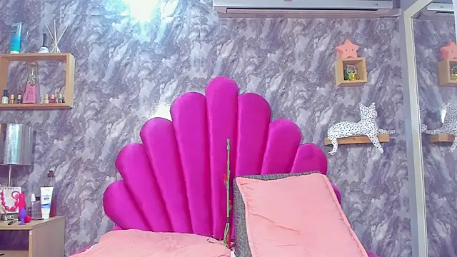 EMMAPARISS online show from September 13, 2025, 11:54 am