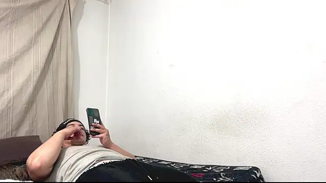 Snapshot of logan_x3 chatting on April 6, 2026, 4:46 am logan x3 online show from April 6, 2026, 4:46 am