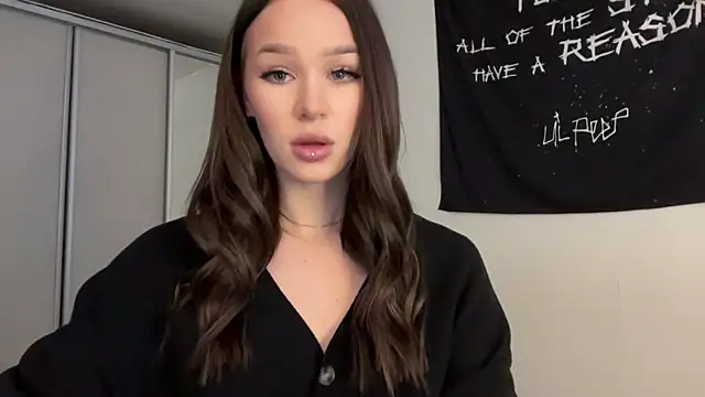 ur molly online show from December 15, 2025, 6:06 am