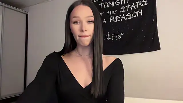 ur molly online show from December 18, 2025, 9:04 am