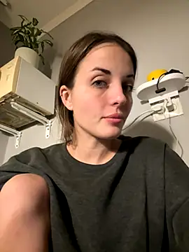 AmiLavs online show from October 23, 2025, 7:45 pm