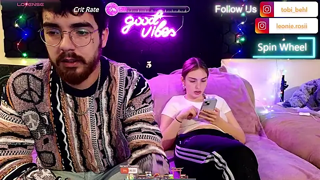 Snapshot of MrAndMrsSavage chatting on December 5, 2024, 8:33 pm MrAndMrsSavage online show from December 5, 2024, 8:33 pm