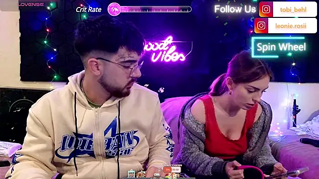 Snapshot of MrAndMrsSavage chatting on December 8, 2024, 8:04 pm MrAndMrsSavage online show from December 8, 2024, 8:04 pm