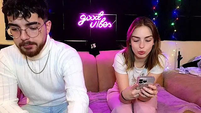 Snapshot of MrAndMrsSavage chatting on December 15, 2024, 4:15 pm MrAndMrsSavage online show from December 15, 2024, 4:15 pm