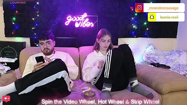 Snapshot of MrAndMrsSavage chatting on December 20, 2024, 11:37 pm MrAndMrsSavage online show from December 20, 2024, 11:37 pm