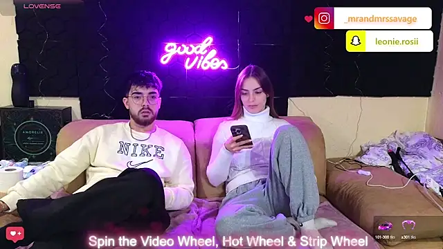 Snapshot of MrAndMrsSavage chatting on December 29, 2024, 2:52 pm MrAndMrsSavage online show from December 29, 2024, 2:52 pm