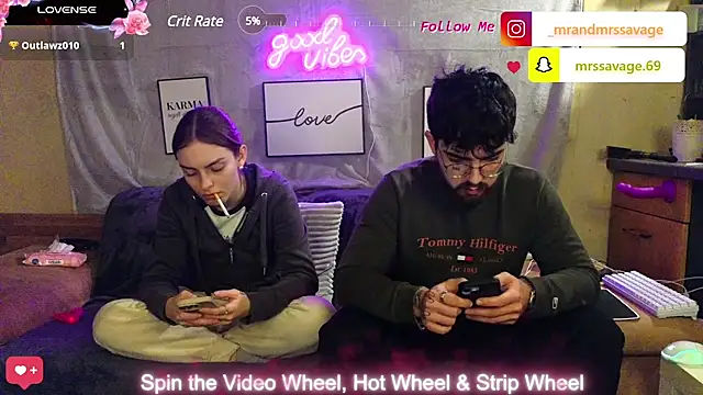 Snapshot of MrAndMrsSavage chatting on January 19, 2025, 8:09 pm MrAndMrsSavage online show from January 19, 2025, 8:09 pm